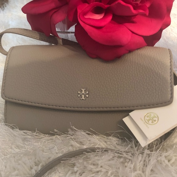 Tory Burch Handbags - NWT💟TORY BURCH CROSSBODY WALLET💟